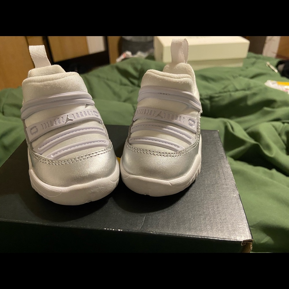 Jordan 11 - Picture 3 of 5